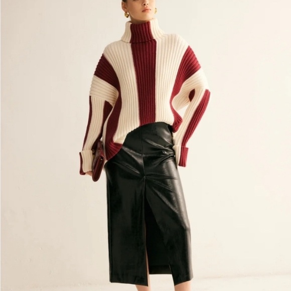 Commense Oversized Ribbed Turtleneck Sweater in Cream and Burgundy - Picture 6 of 10